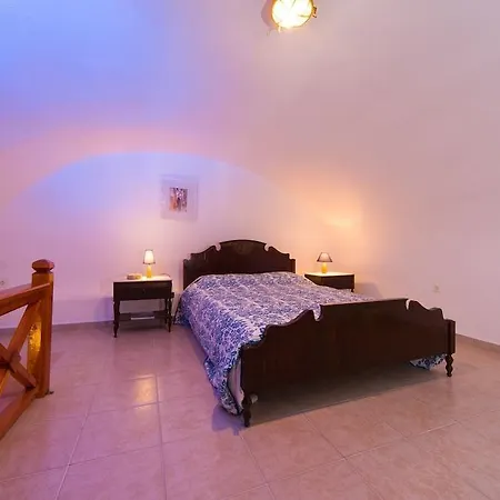 Canava Santino * Messaria (Santorini)